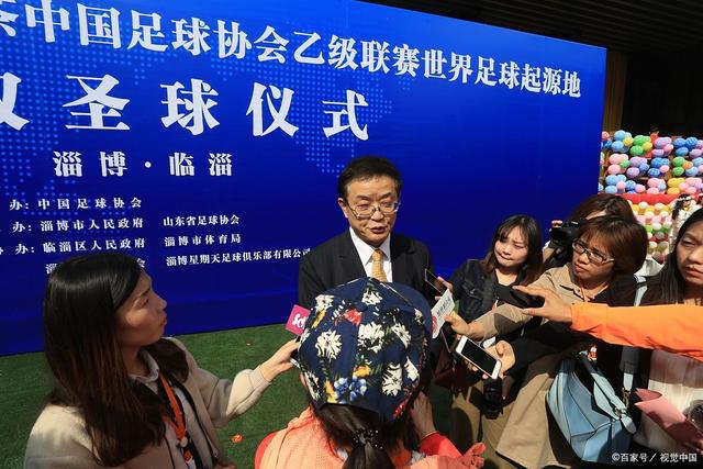苏牙努涅斯齐祝贺！利物浦搞定巴萨队长，阿劳霍：我要学范戴克